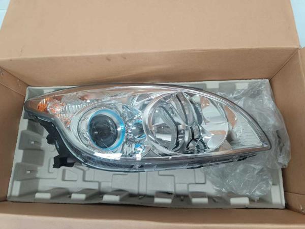 PHARE DROIT HYUNDAI - Vue 1